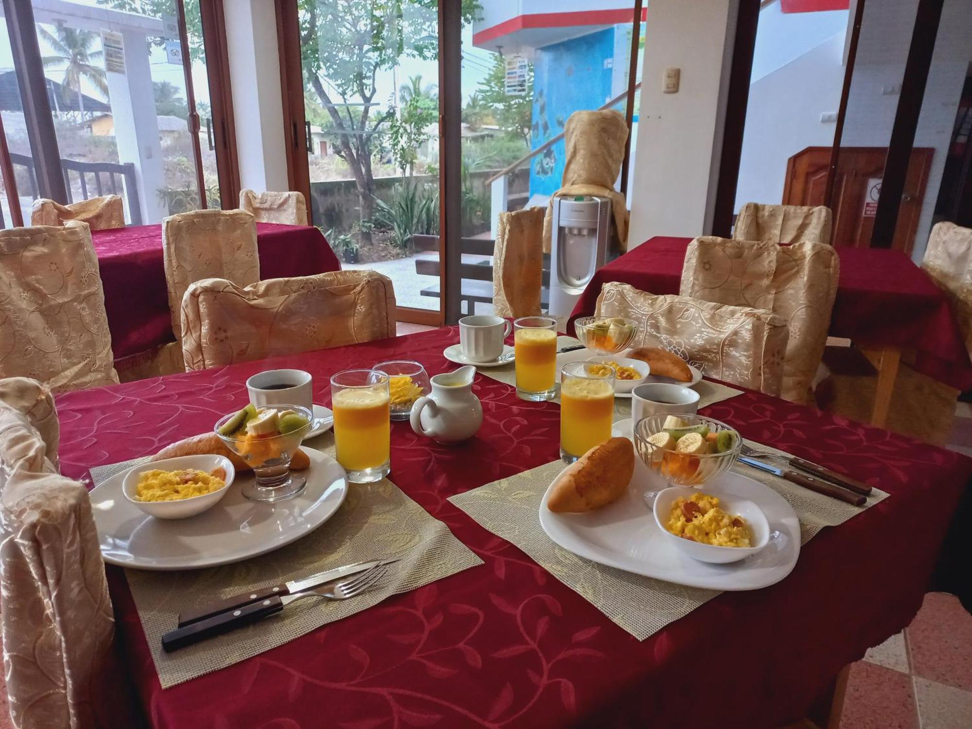 Hotel Sula Sula Пуэрто-Вильямиль Экстерьер фото